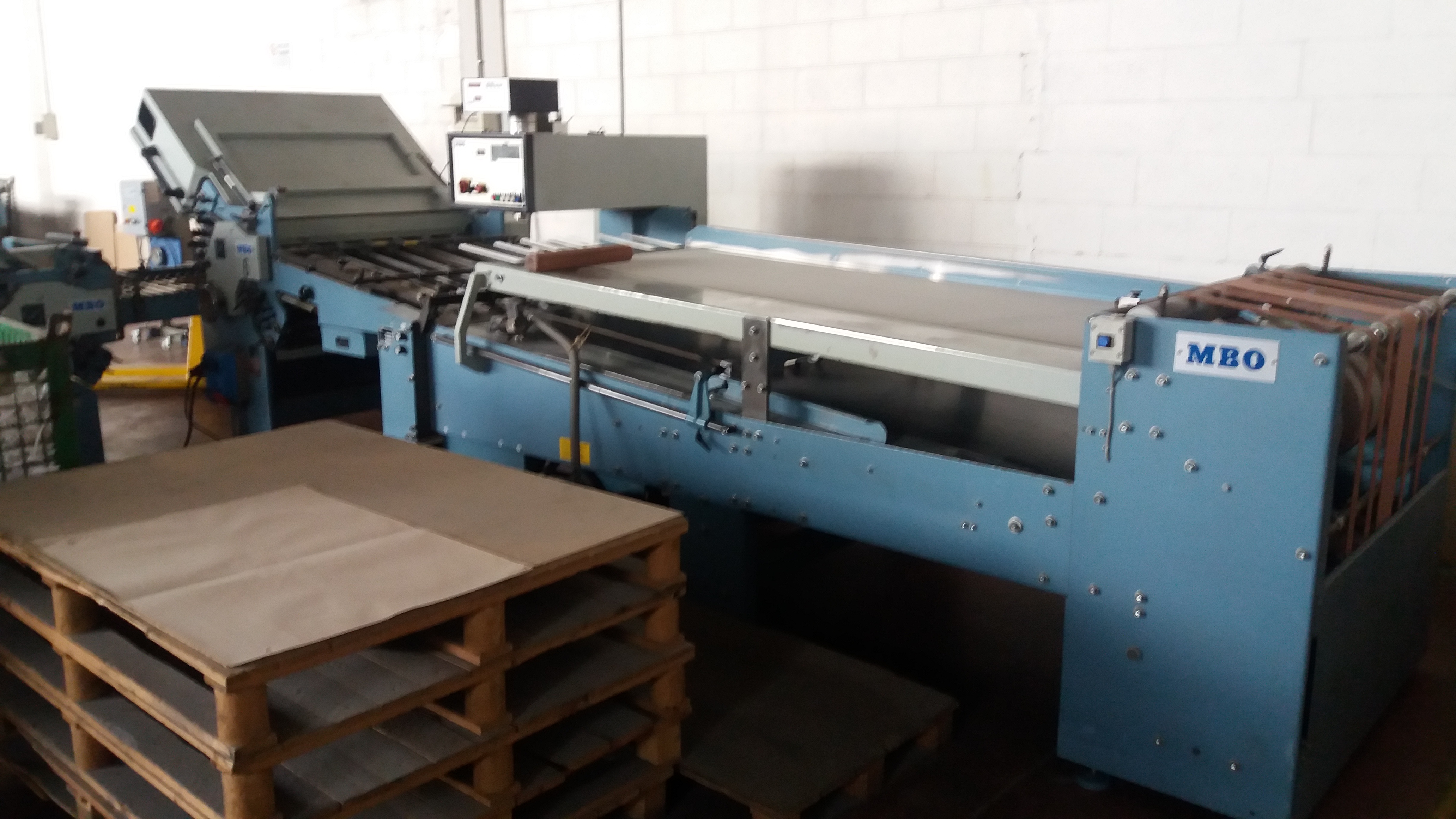 MBO T102 Folding Machine Used Machinery for sale
