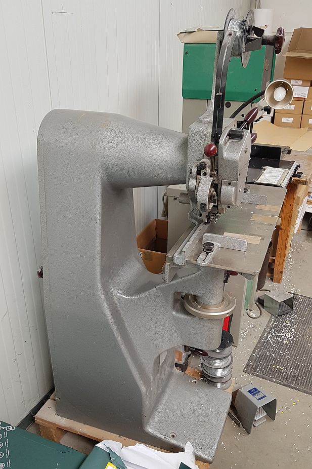 Hohner Favorit Stitching Machines Used Machinery for sale